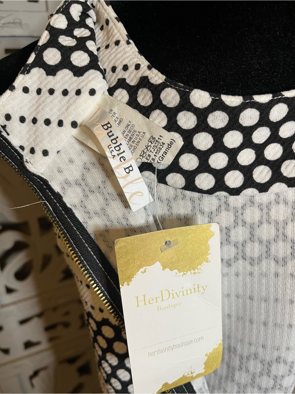 BUBBLE B BOLD WHITE & BLACK SLEEVELESS ASYMMETRICAL HEMLINE MINI SKORT JUMPER - Picture 8 of 9